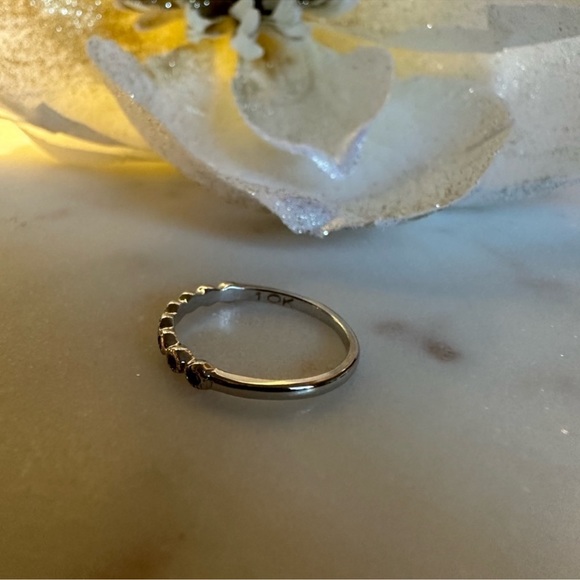 Authentic Diamond thin band (10kt) - Picture 6 of 9